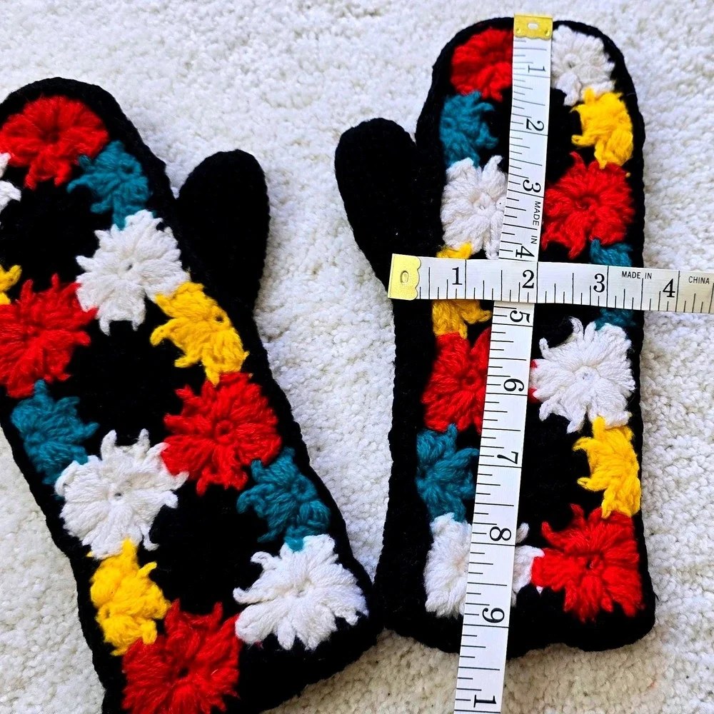 Vintage 1970s Crochet Mittens Women Colorful Floral Black‎ Knit Winter Gloves